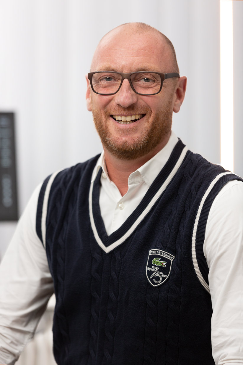 Dr. med. Roland Herwig - Facharzt für OrthopädieOsteopathie (DÄO), Chirotherapie, Akupunktur, Arthroskopien, amb. Operationen